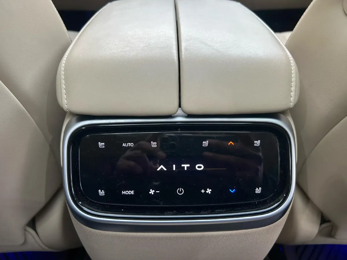2024 AITO AITO M7 1.5T 152HP L4 REEV 42KWH,autocango,china used car exporter,china ev exporter,chinese used car exporter,chinese used ev exporter