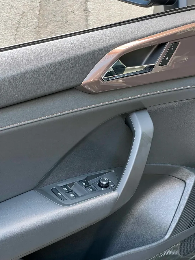 2019 Jeep Compass 1.3T 173HP L4 9AT,autocango,china used car exporter,china ev exporter,chinese used car exporter,chinese used ev exporter