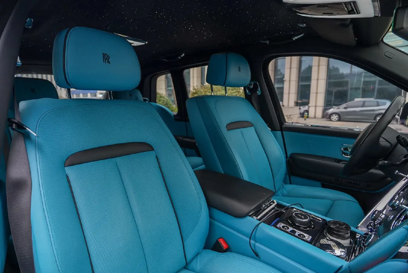 2018 Rolls-Royce Cullinan 6.7T 571HP V12 8AT,autocango,china used car exporter,china ev exporter,chinese used car exporter,chinese used ev exporter