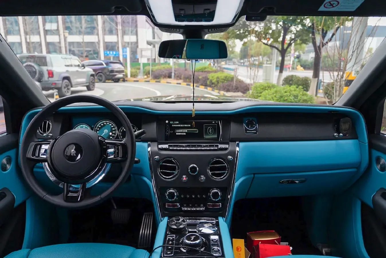 2018 Rolls-Royce Cullinan 6.7T 571HP V12 8AT,autocango,china used car exporter,china ev exporter,chinese used car exporter,chinese used ev exporter