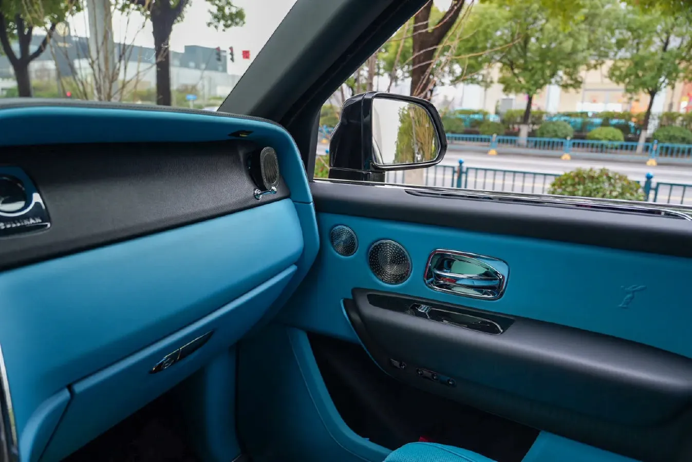 2018 Rolls-Royce Cullinan 6.7T 571HP V12 8AT,autocango,china used car exporter,china ev exporter,chinese used car exporter,chinese used ev exporter