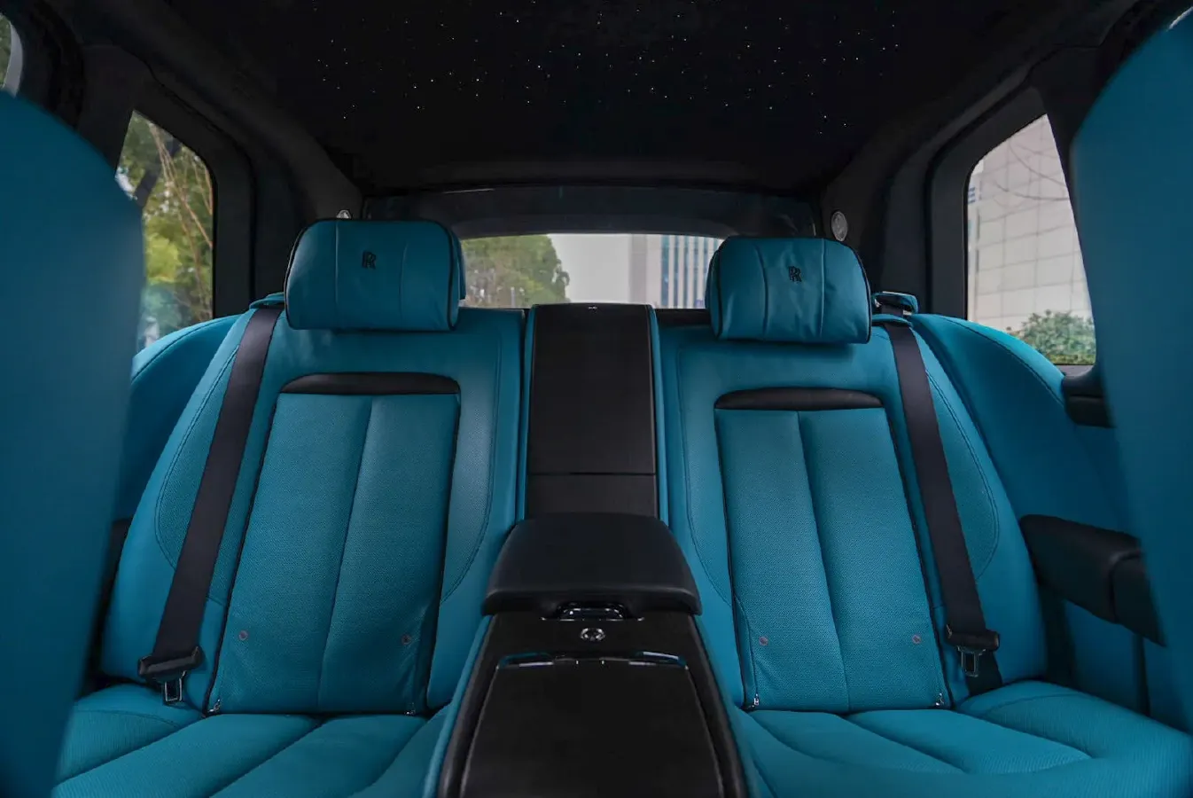 2018 Rolls-Royce Cullinan 6.7T 571HP V12 8AT,autocango,china used car exporter,china ev exporter,chinese used car exporter,chinese used ev exporter