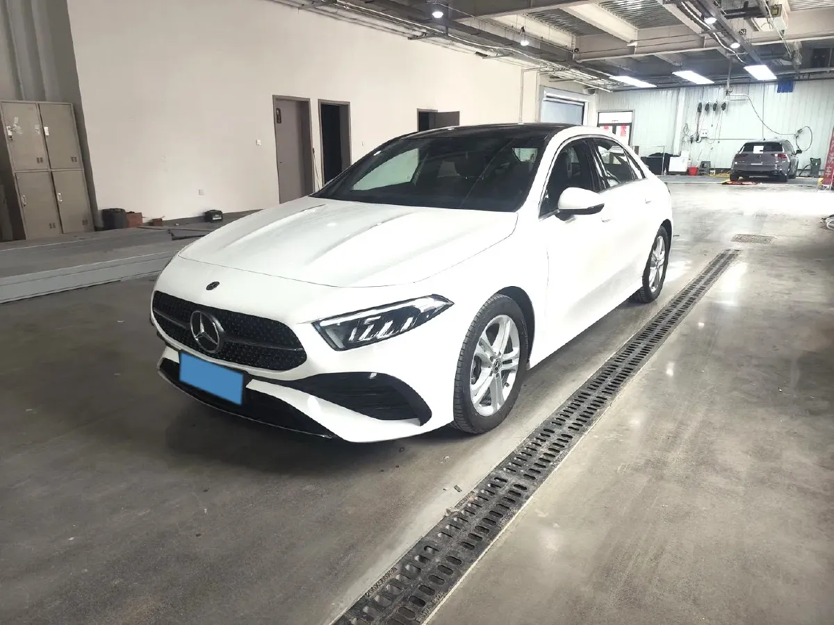 2023 Mercedes-Benz A Class 1.3T 136HP L4 7DCT,autocango,china used car exporter,china ev exporter,chinese used car exporter,chinese used ev exporter