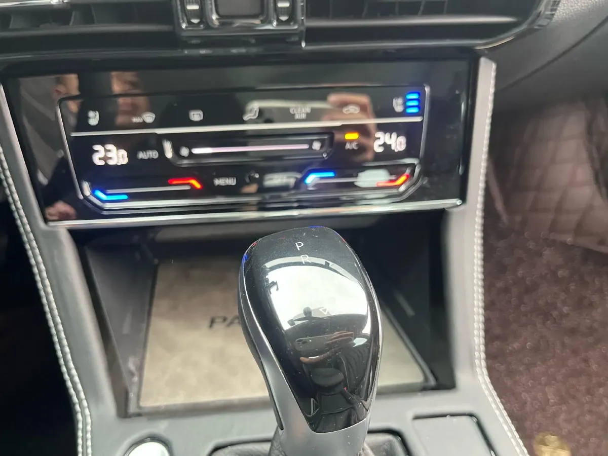 2024 Volkswagen Passat 2.0T 220HP L4 7DCT,autocango,china used car exporter,china ev exporter,chinese used car exporter,chinese used ev exporter