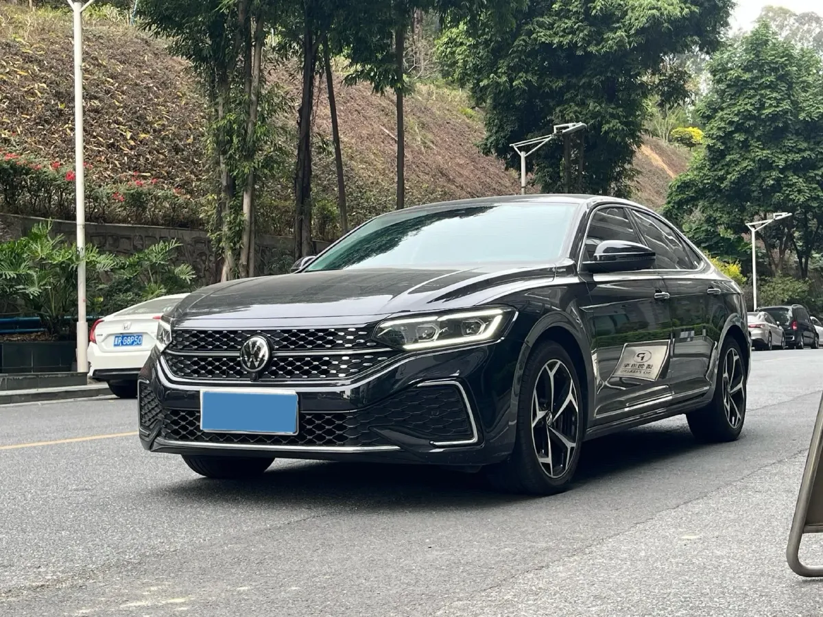 2024 Volkswagen Passat 2.0T 220HP L4 7DCT,autocango,china used car exporter,china ev exporter,chinese used car exporter,chinese used ev exporter