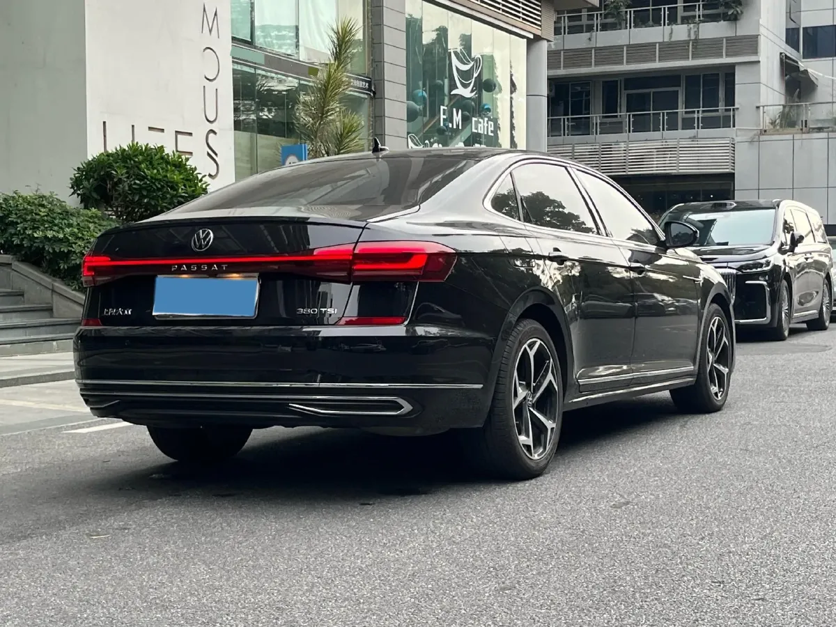 2024 Volkswagen Passat 2.0T 220HP L4 7DCT,autocango,china used car exporter,china ev exporter,chinese used car exporter,chinese used ev exporter
