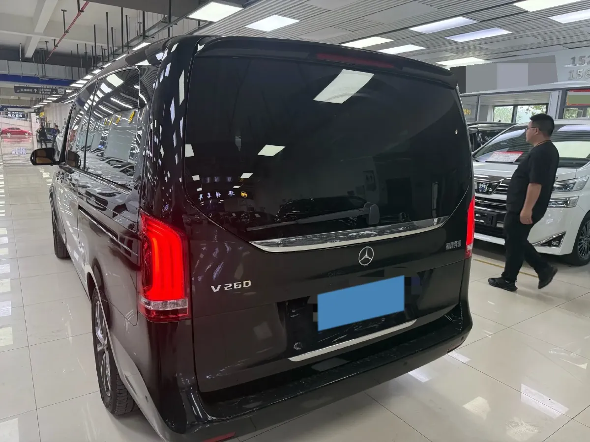 2022 Mercedes-Benz V Class 2.0T 211HP L4 9AT,autocango,china used car exporter,china ev exporter,chinese used car exporter,chinese used ev exporter