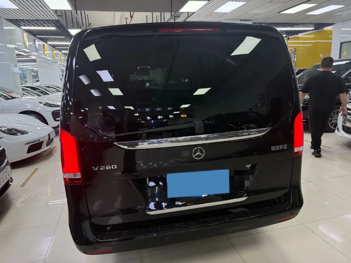 2022 Mercedes-Benz V Class 2.0T 211HP L4 9AT,autocango,china used car exporter,china ev exporter,chinese used car exporter,chinese used ev exporter