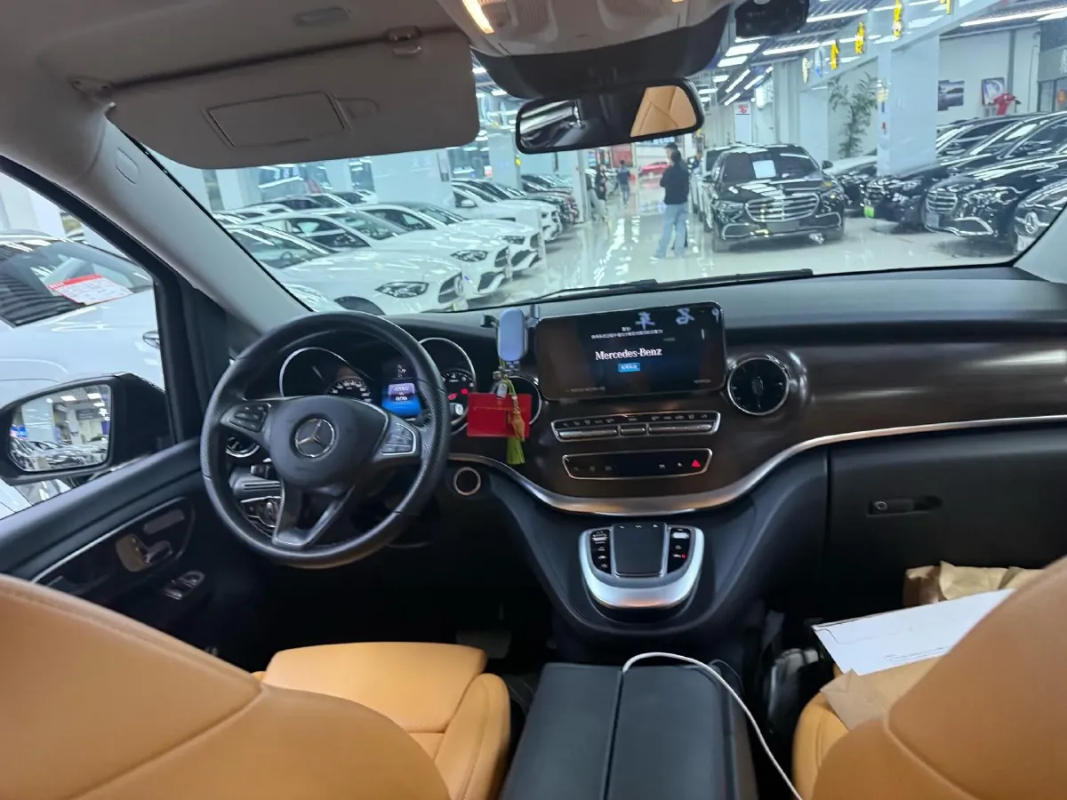 2022 Mercedes-Benz V Class 2.0T 211HP L4 9AT,autocango,china used car exporter,china ev exporter,chinese used car exporter,chinese used ev exporter