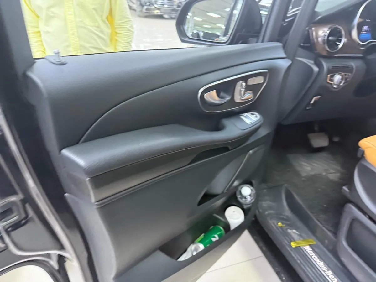 2022 Mercedes-Benz V Class 2.0T 211HP L4 9AT,autocango,china used car exporter,china ev exporter,chinese used car exporter,chinese used ev exporter