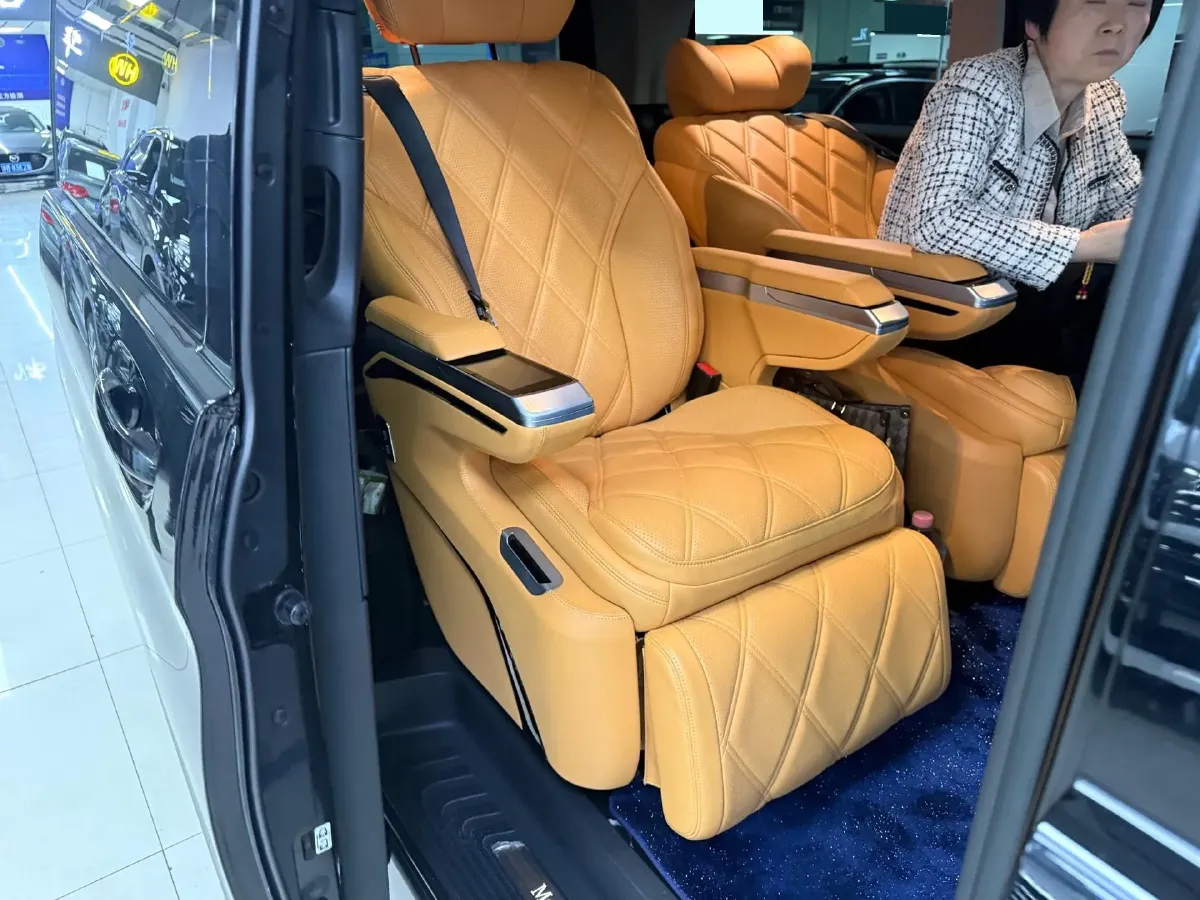 2022 Mercedes-Benz V Class 2.0T 211HP L4 9AT,autocango,china used car exporter,china ev exporter,chinese used car exporter,chinese used ev exporter