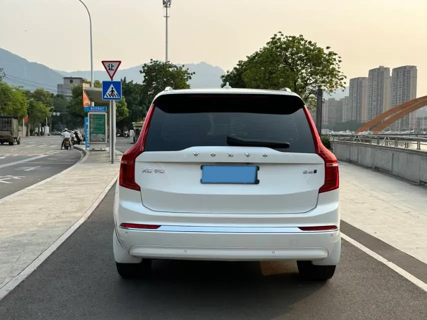 2024 Volvo XC90 2.0T 299HP L4 8AT,autocango,china used car exporter,china ev exporter,chinese used car exporter,chinese used ev exporter
