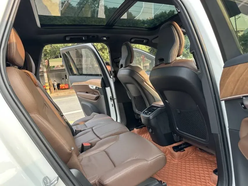 2024 Volvo XC90 2.0T 299HP L4 8AT,autocango,china used car exporter,china ev exporter,chinese used car exporter,chinese used ev exporter