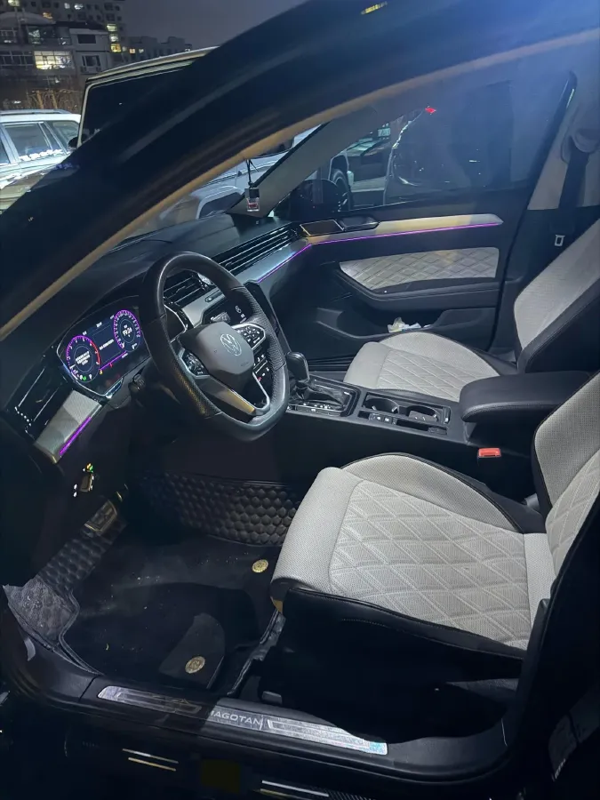 2020 Volkswagen Magotan 2.0T 186HP L4 7DCT,autocango,china used car exporter,china ev exporter,chinese used car exporter,chinese used ev exporter