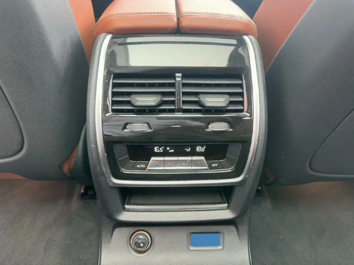 2021 BMW X7 3.0T 340HP L6 8AT,autocango,china used car exporter,china ev exporter,chinese used car exporter,chinese used ev exporter