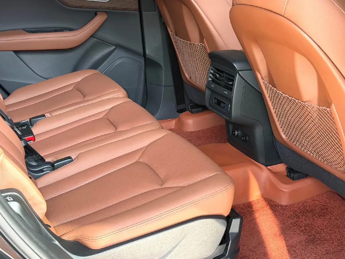 2023 Audi Q7 2.0T 265HP L4 8AT,autocango,china used car exporter,china ev exporter,chinese used car exporter,chinese used ev exporter