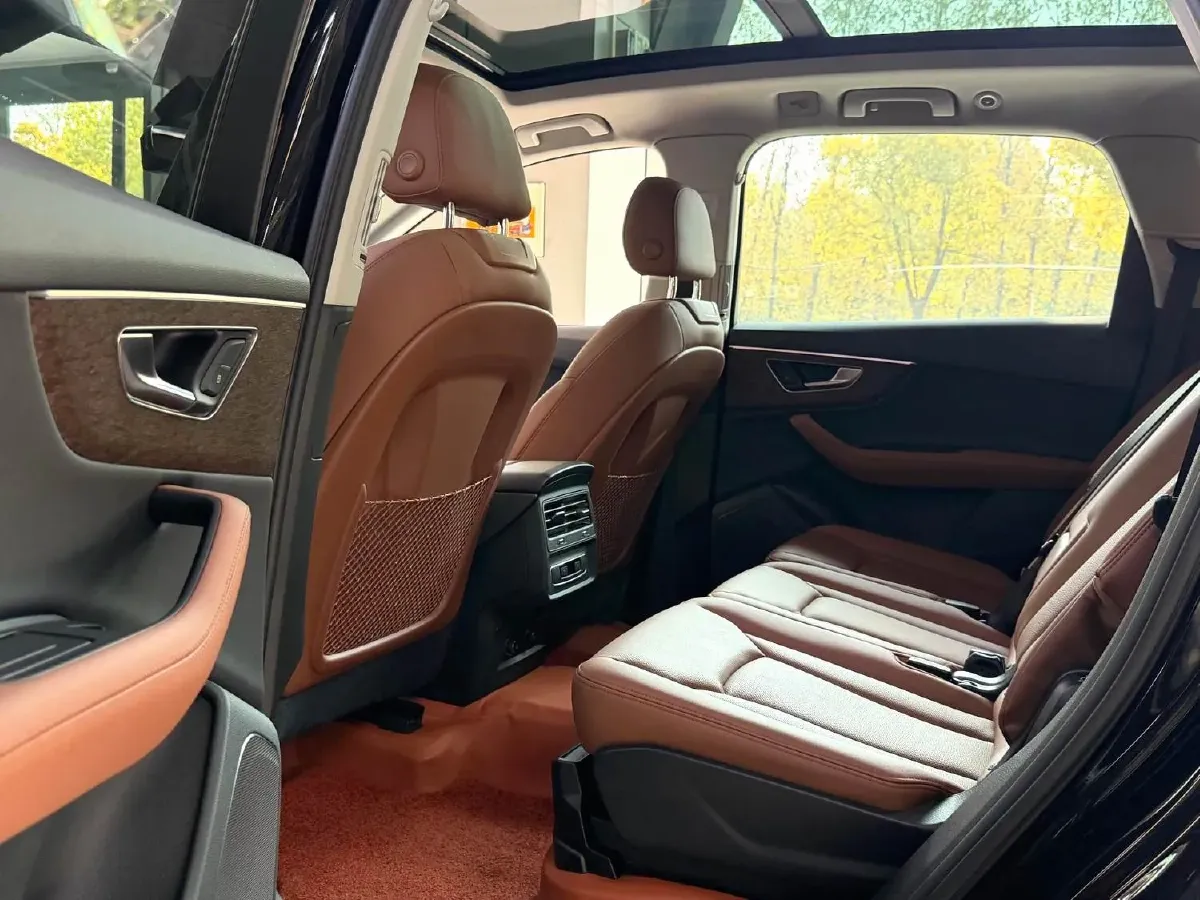2023 Audi Q7 2.0T 265HP L4 8AT,autocango,china used car exporter,china ev exporter,chinese used car exporter,chinese used ev exporter