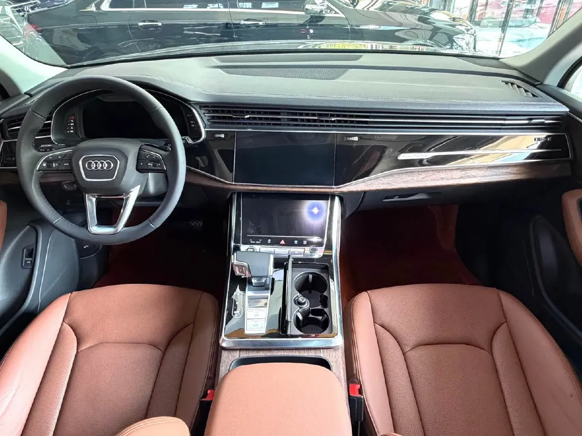 2023 Audi Q7 2.0T 265HP L4 8AT,autocango,china used car exporter,china ev exporter,chinese used car exporter,chinese used ev exporter