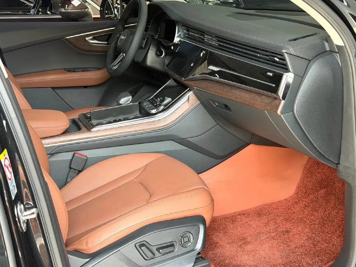 2023 Audi Q7 2.0T 265HP L4 8AT,autocango,china used car exporter,china ev exporter,chinese used car exporter,chinese used ev exporter