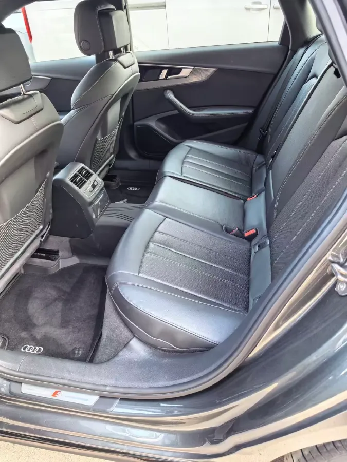 2024 Audi A4L 2.0T 190HP L4 7DCT,autocango,china used car exporter,china ev exporter,chinese used car exporter,chinese used ev exporter