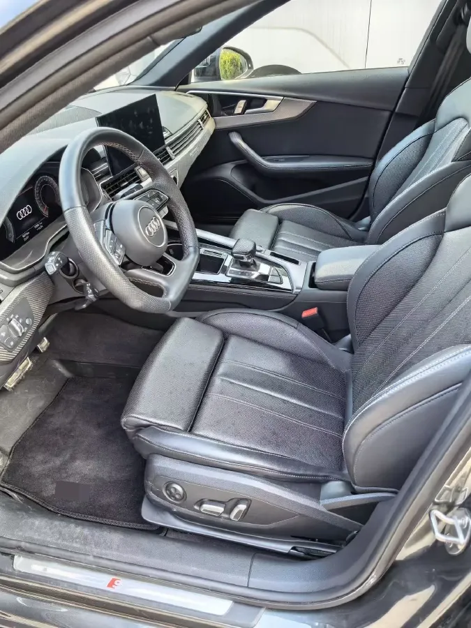 2024 Audi A4L 2.0T 190HP L4 7DCT,autocango,china used car exporter,china ev exporter,chinese used car exporter,chinese used ev exporter