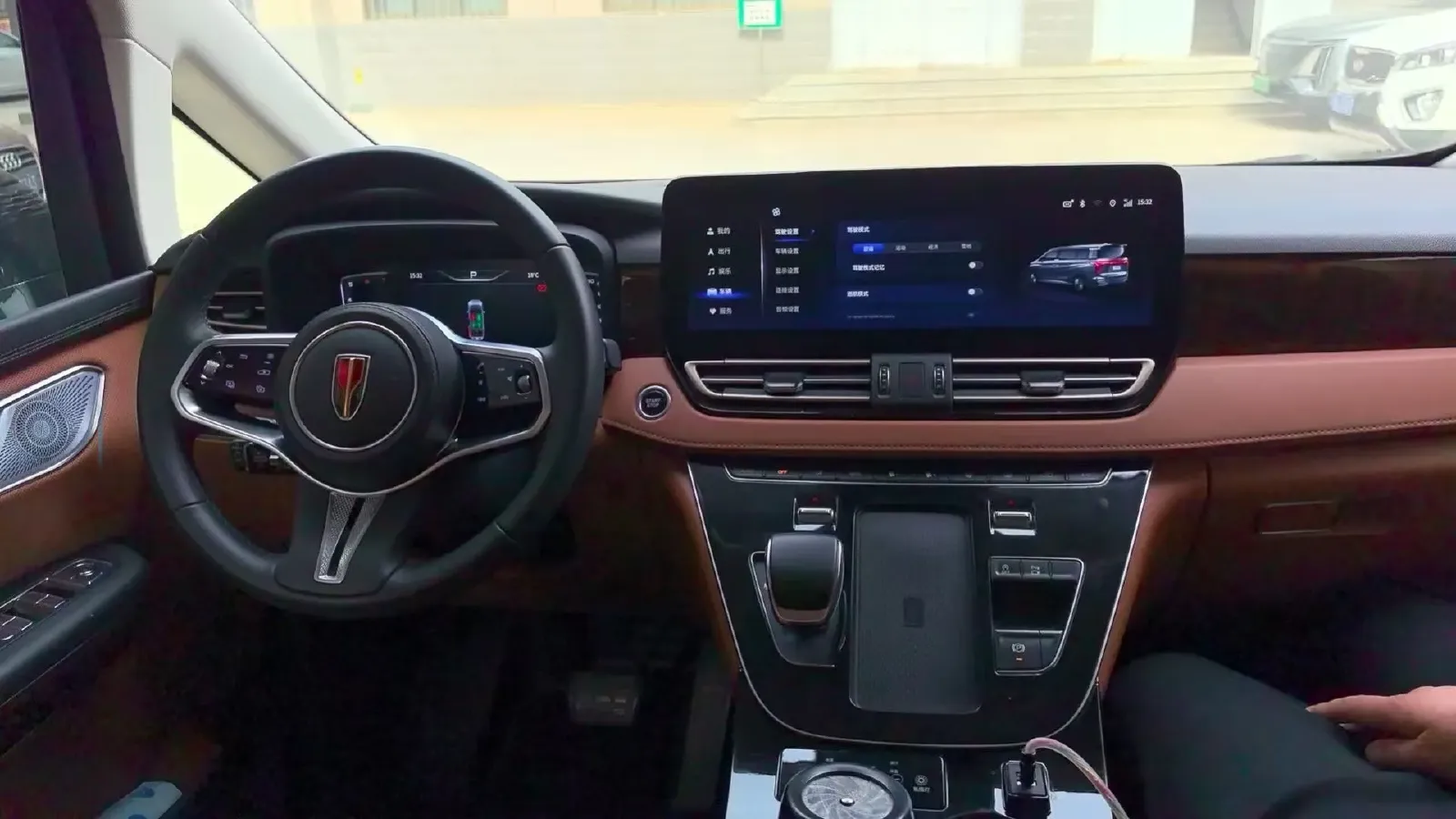 2023 HongQi HQ9 2.0T 252HP L4 8AT,autocango,china used car exporter,china ev exporter,chinese used car exporter,chinese used ev exporter