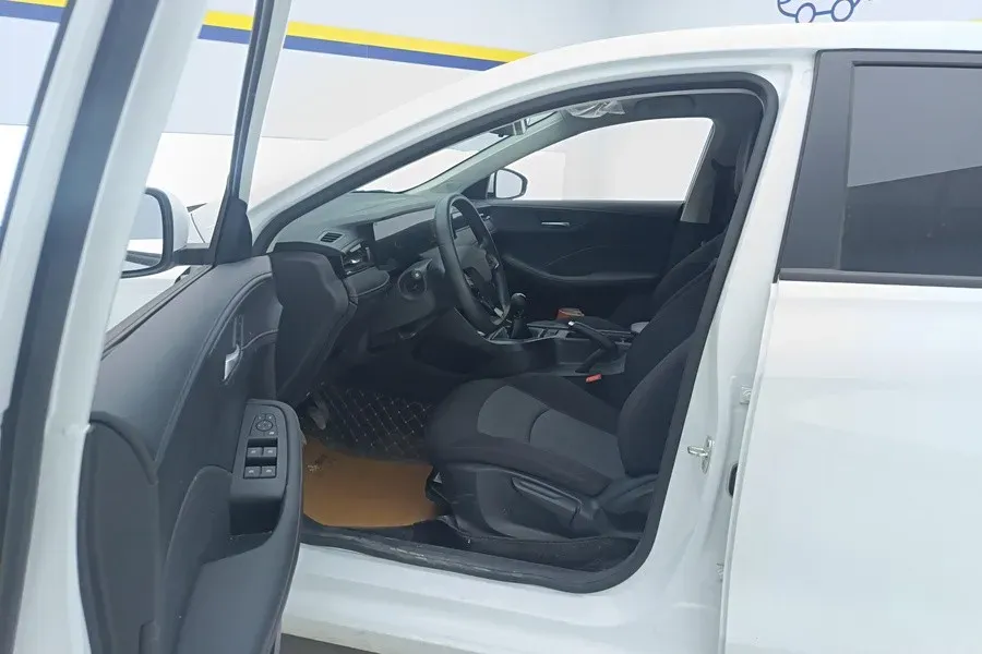 2026 Roewe i5 1.5L 129HP L4 5MT,autocango,china used car exporter,china ev exporter,chinese used car exporter,chinese used ev exporter