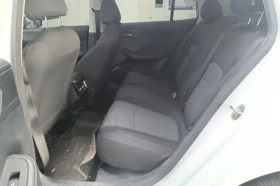 2026 Roewe i5 1.5L 129HP L4 5MT,autocango,china used car exporter,china ev exporter,chinese used car exporter,chinese used ev exporter