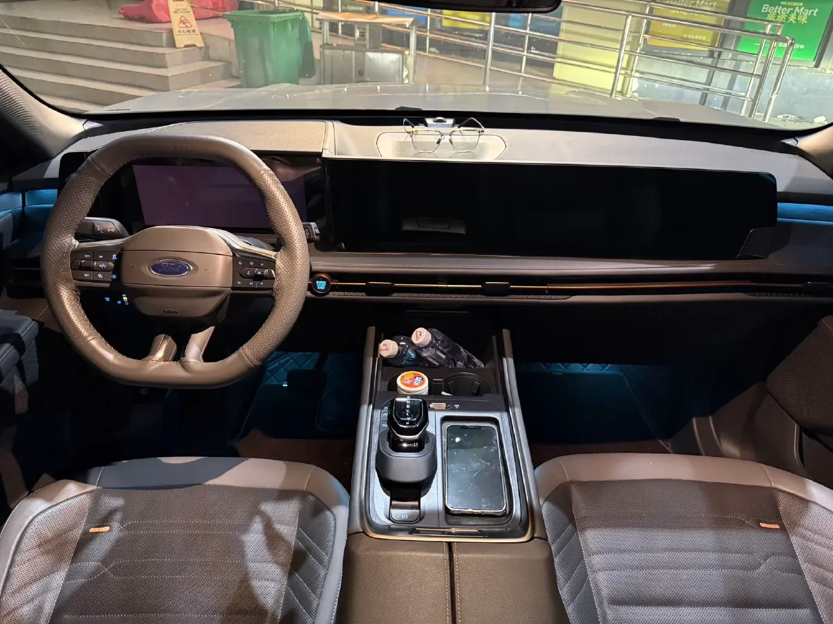2023 Ford Edge 2.0T 252HP L4 8AT,autocango,china used car exporter,china ev exporter,chinese used car exporter,chinese used ev exporter