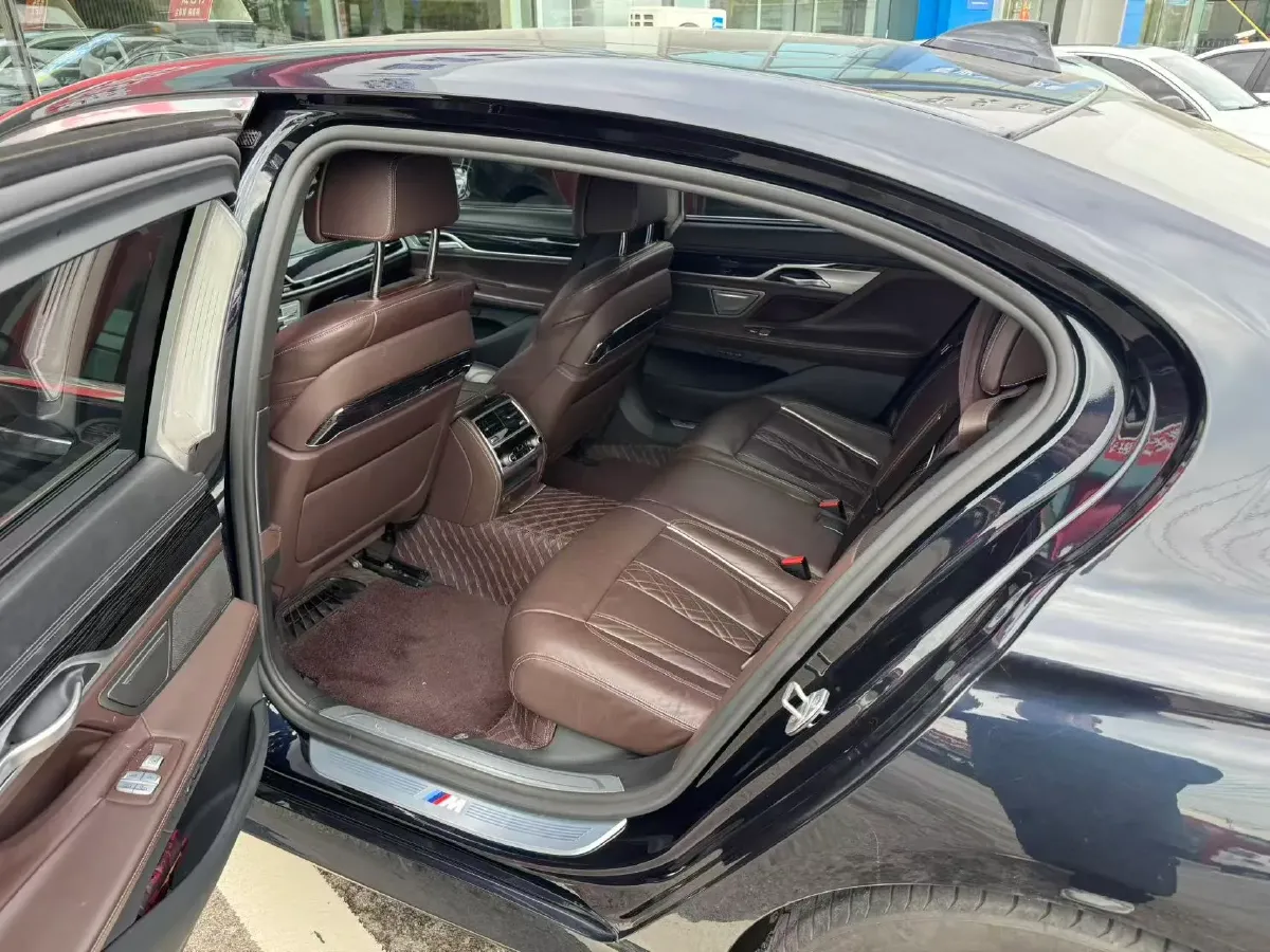 2019 BMW 7 Series 2.0T 265HP L4 8AT,autocango,china used car exporter,china ev exporter,chinese used car exporter,chinese used ev exporter