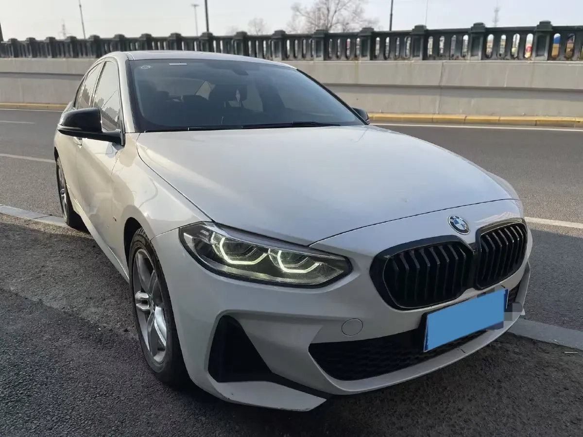 2023 BMW 1 Series 1.5T 136HP L3 7DCT,autocango,china used car exporter,china ev exporter,chinese used car exporter,chinese used ev exporter