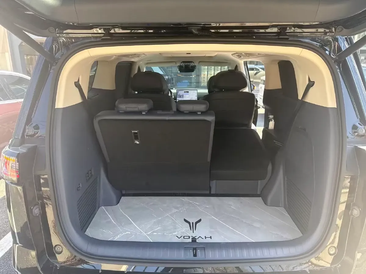 2025 Voyah Dream 1.5T 150HP L4 PHEV 41.7KWH,autocango,china used car exporter,china ev exporter,chinese used car exporter,chinese used ev exporter