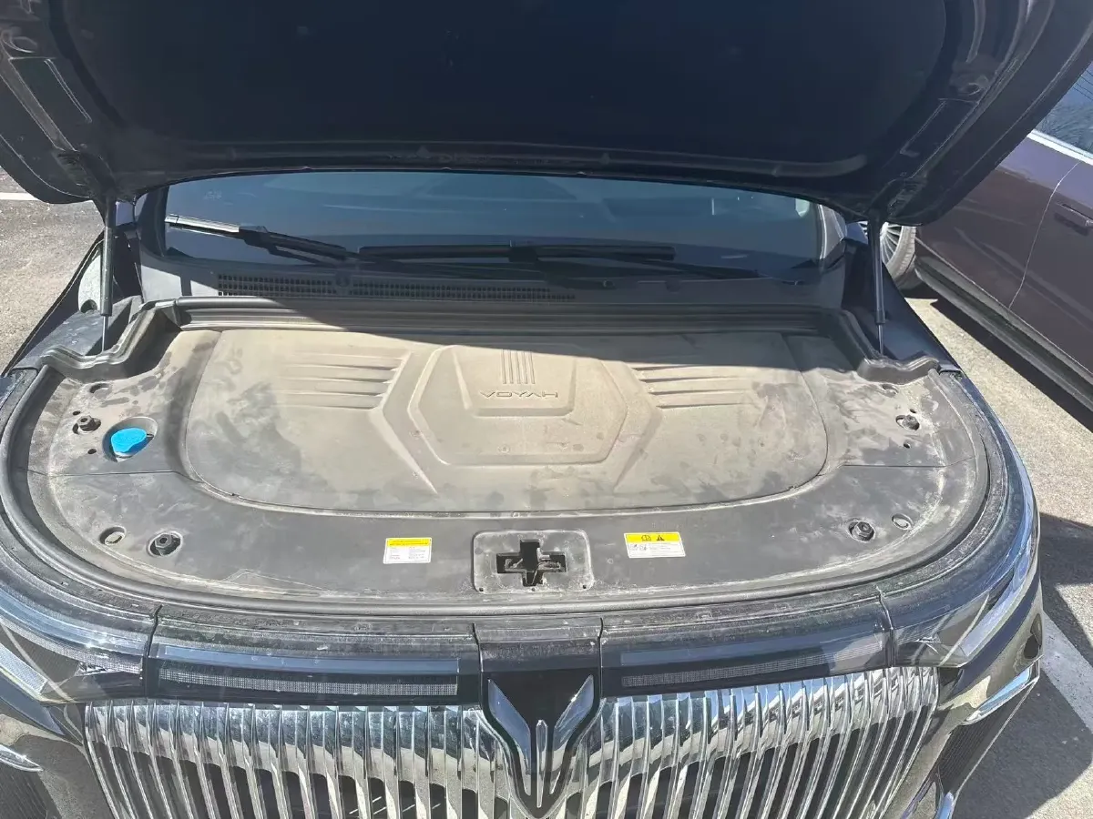 2025 Voyah Dream 1.5T 150HP L4 PHEV 41.7KWH,autocango,china used car exporter,china ev exporter,chinese used car exporter,chinese used ev exporter