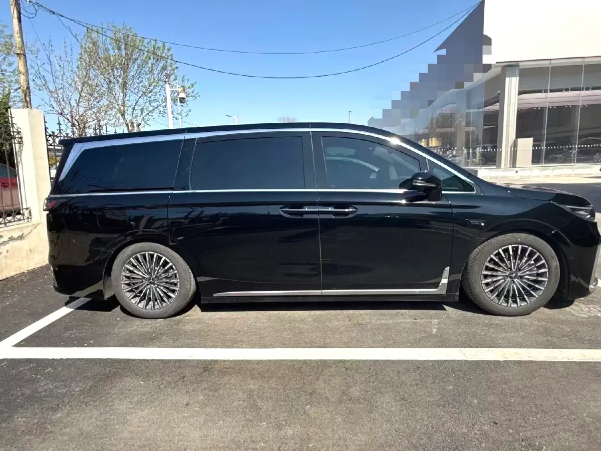 2025 Voyah Dream 1.5T 150HP L4 PHEV 41.7KWH,autocango,china used car exporter,china ev exporter,chinese used car exporter,chinese used ev exporter