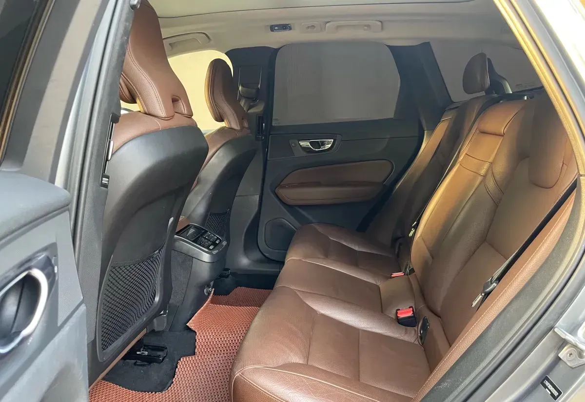 2019 Volvo XC60 2.0T 254HP L4 8AT,autocango,china used car exporter,china ev exporter,chinese used car exporter,chinese used ev exporter