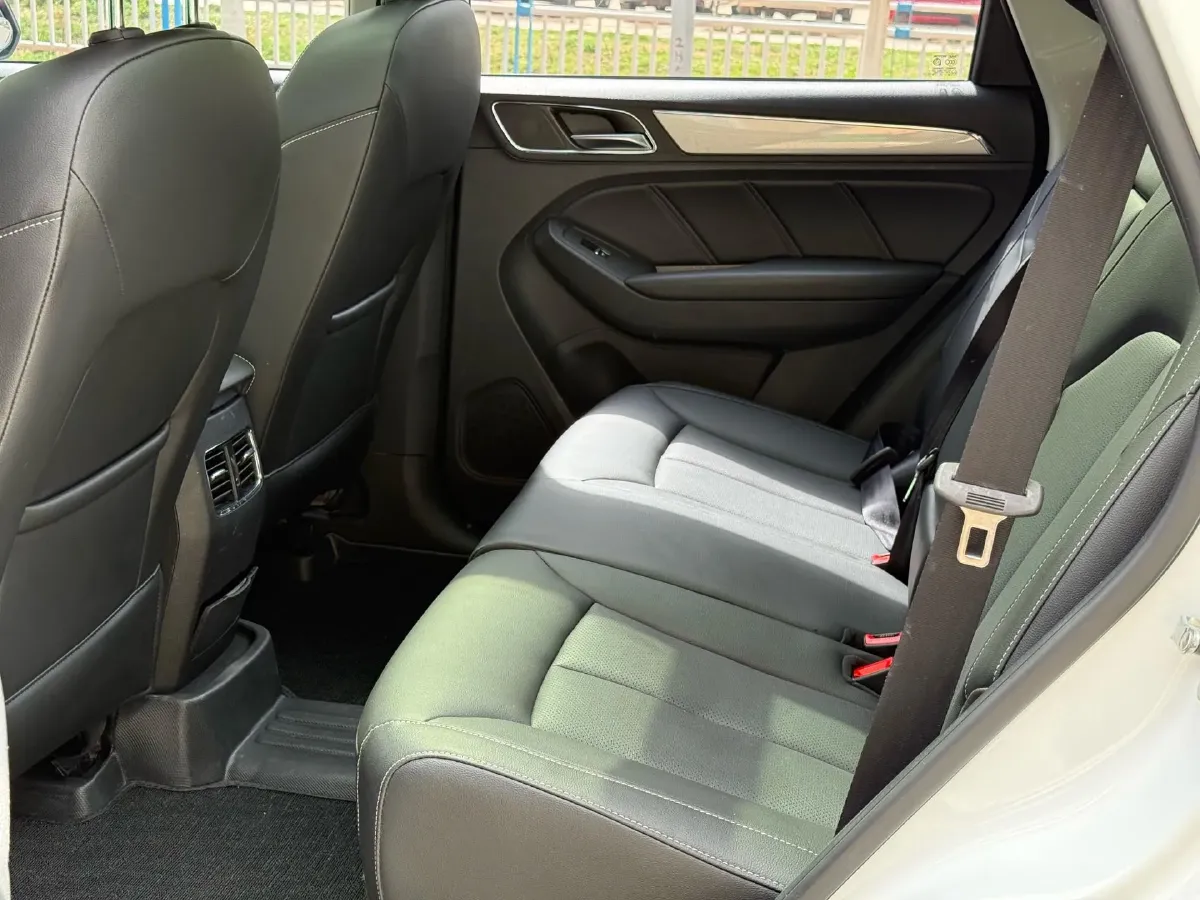 2020 Roewe i6 1.5T 169HP L4 7DCT,autocango,china used car exporter,china ev exporter,chinese used car exporter,chinese used ev exporter