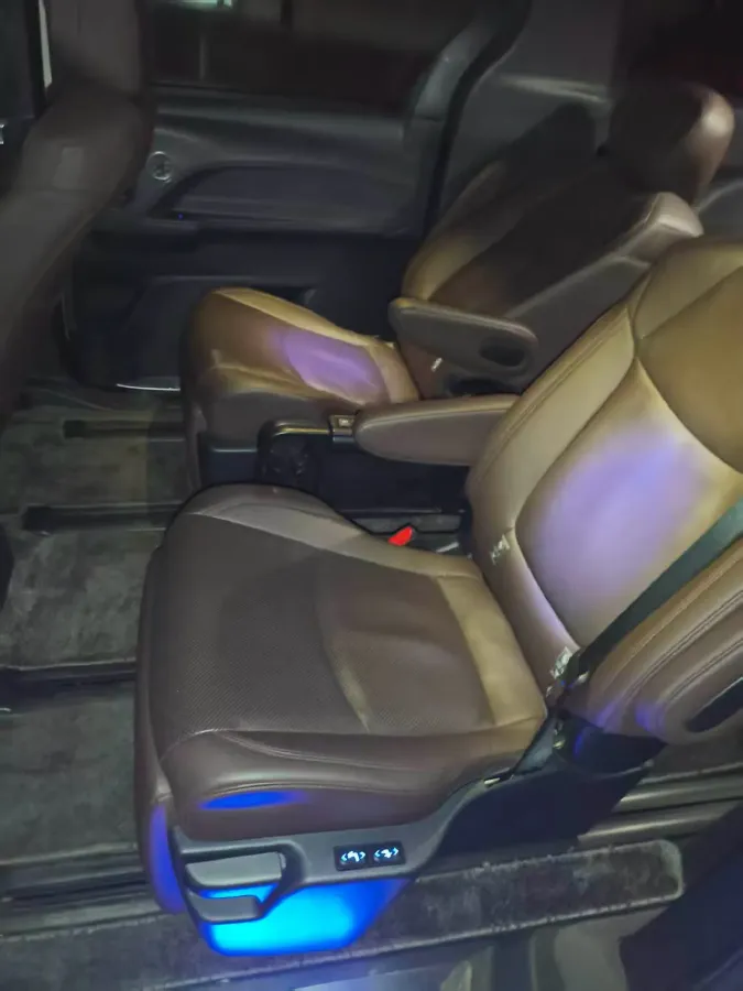 2021 Toyota Sienna 2.5L 192HP L4 E-CVT Hybrid,autocango,china used car exporter,china ev exporter,chinese used car exporter,chinese used ev exporter