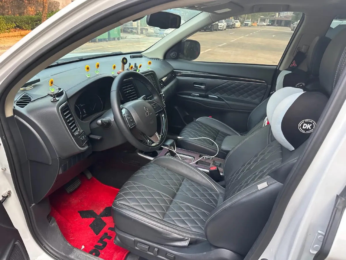 2021 Mitsubishi Outlander 2.0L 166HP L4 CVT,autocango,china used car exporter,china ev exporter,chinese used car exporter,chinese used ev exporter