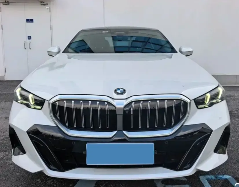 2024 BMW 5 Series 2.0T 258HP L4 8AT,autocango,china used car exporter,china ev exporter,chinese used car exporter,chinese used ev exporter
