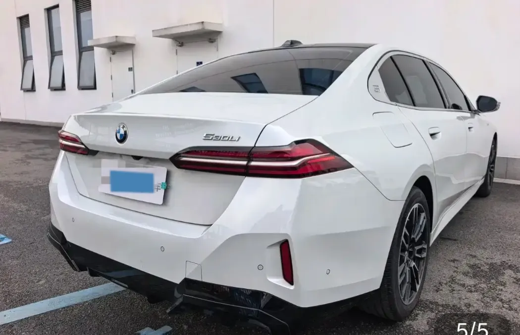 2024 BMW 5 Series 2.0T 258HP L4 8AT,autocango,china used car exporter,china ev exporter,chinese used car exporter,chinese used ev exporter