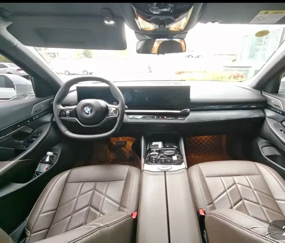 2024 BMW 5 Series 2.0T 258HP L4 8AT,autocango,china used car exporter,china ev exporter,chinese used car exporter,chinese used ev exporter