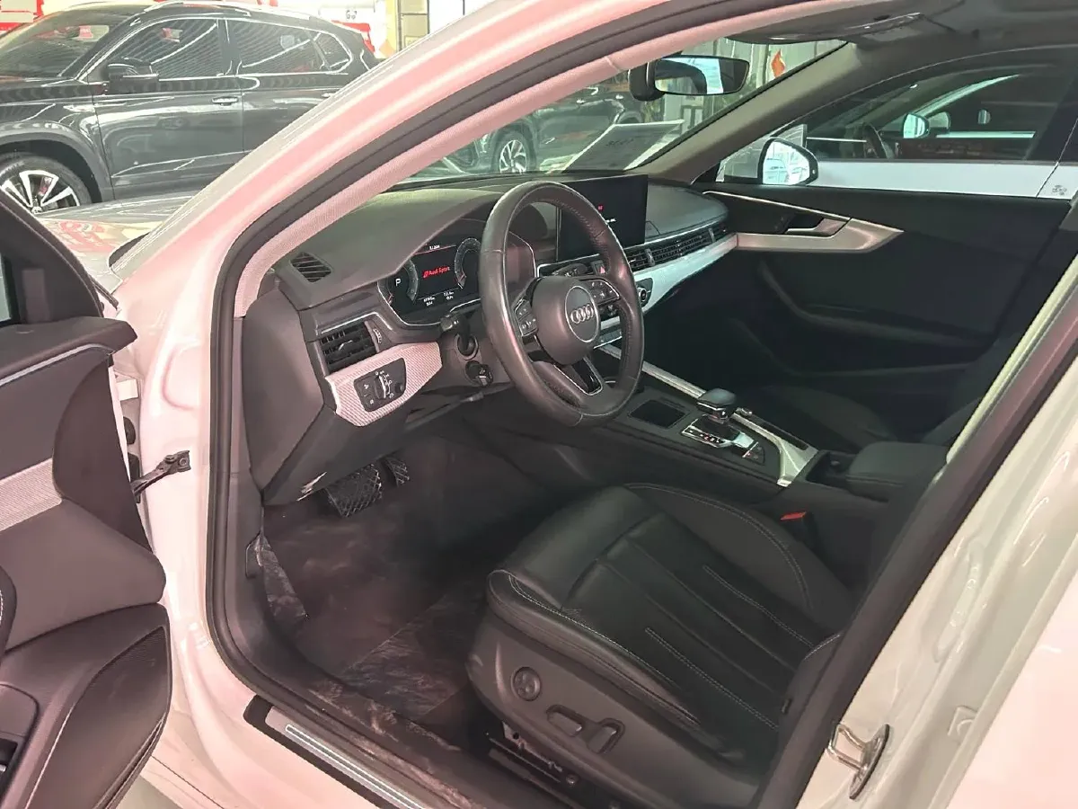 2020 Audi A4L 2.0T 190HP L4 7DCT,autocango,china used car exporter,china ev exporter,chinese used car exporter,chinese used ev exporter