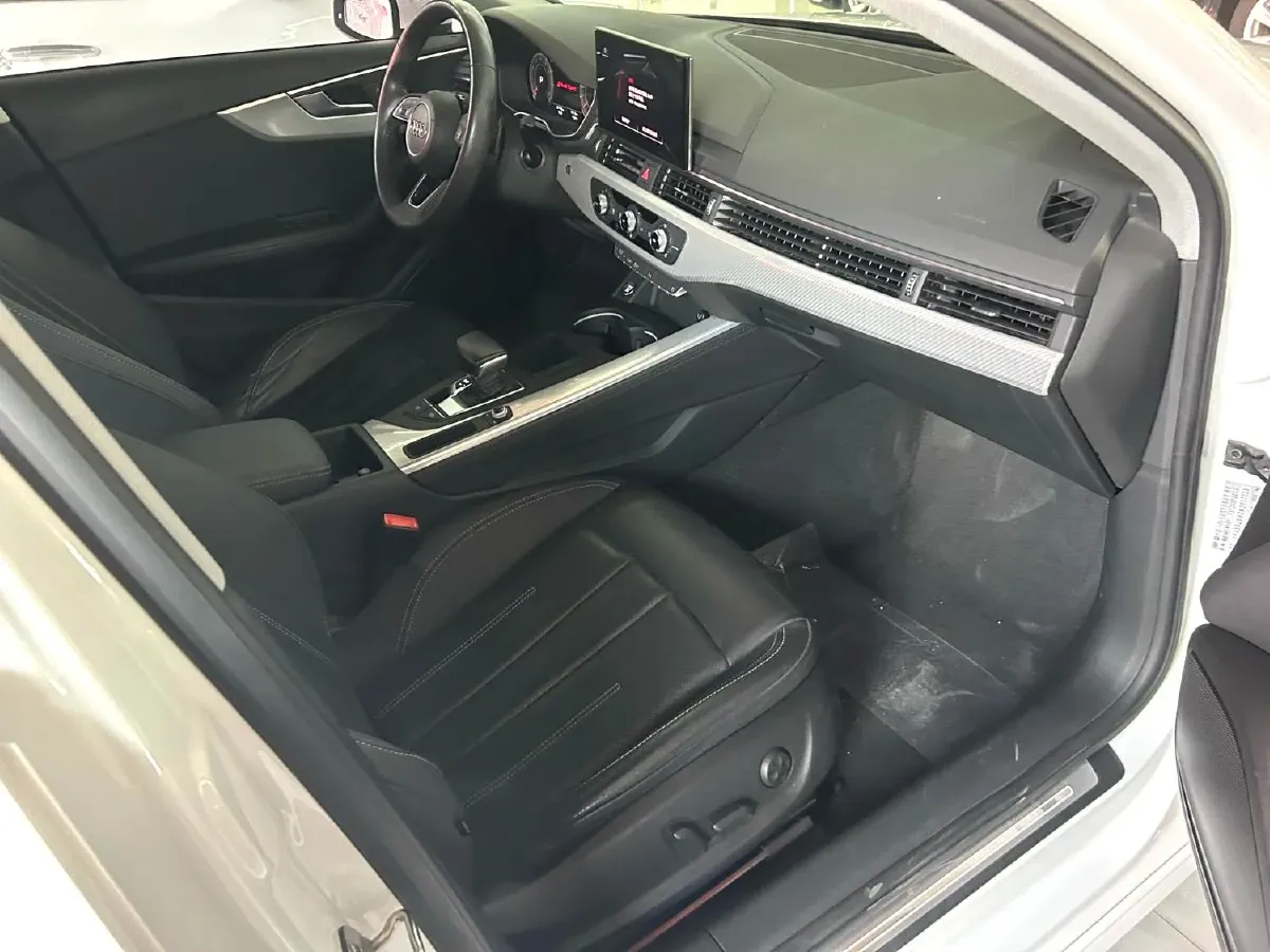 2020 Audi A4L 2.0T 190HP L4 7DCT,autocango,china used car exporter,china ev exporter,chinese used car exporter,chinese used ev exporter