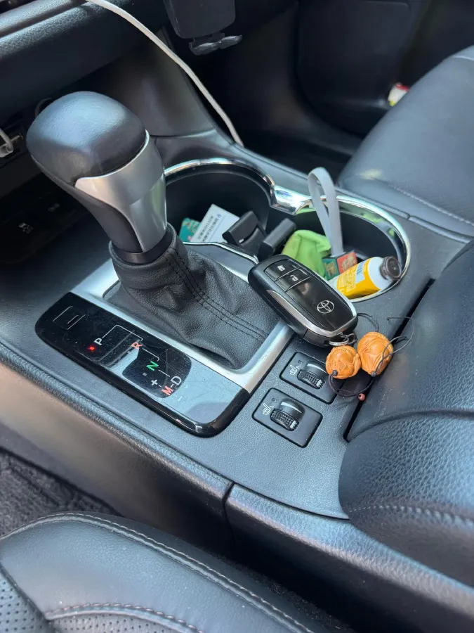 2021 Toyota Highlander 2.0T 220HP L4 6AT,autocango,china used car exporter,china ev exporter,chinese used car exporter,chinese used ev exporter