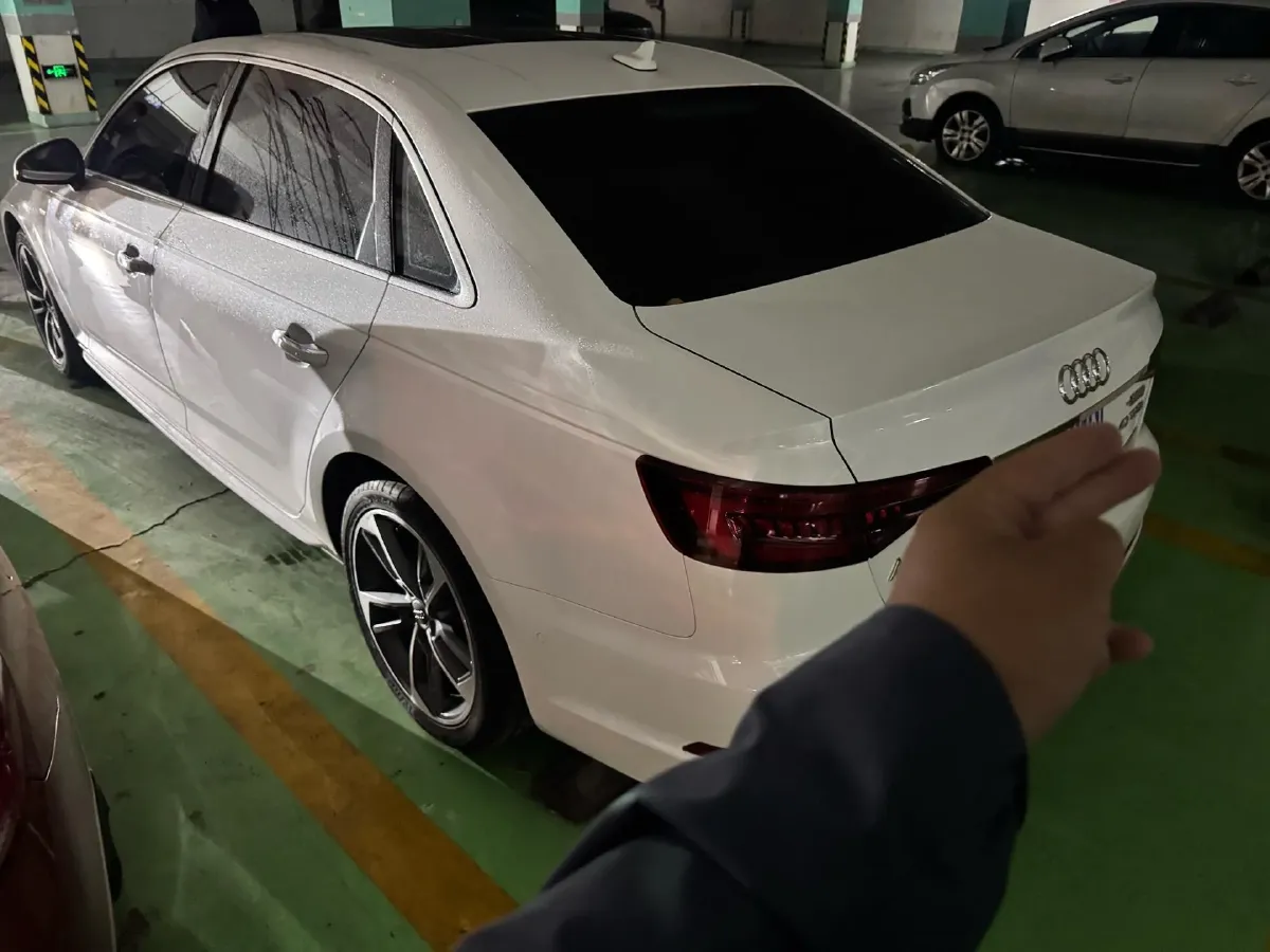 2019 Audi A4L 2.0T 190HP L4 7DCT,autocango,china used car exporter,china ev exporter,chinese used car exporter,chinese used ev exporter