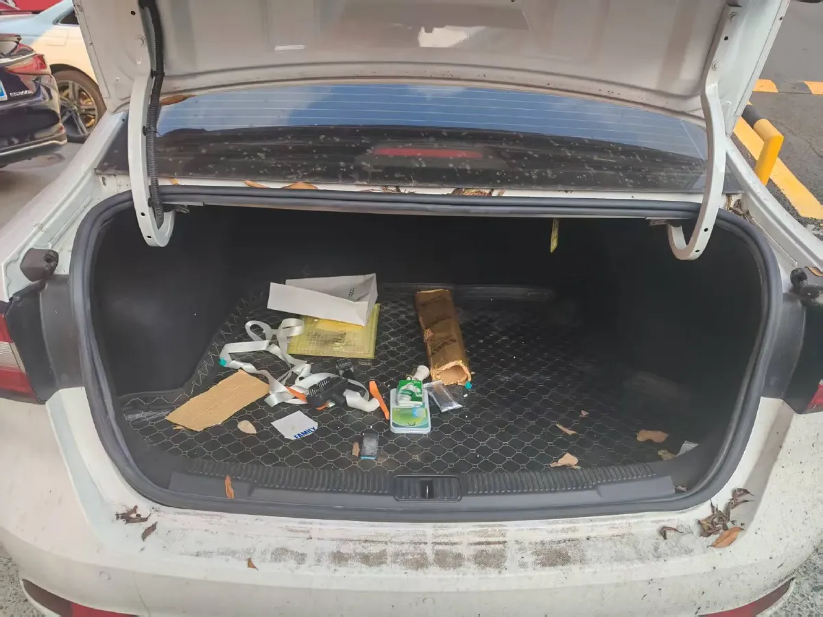 2020 Roewe i5 1.5L 120HP L4 5MT,autocango,china used car exporter,china ev exporter,chinese used car exporter,chinese used ev exporter