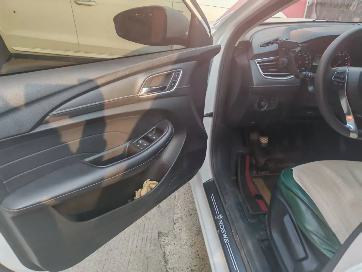 2020 Roewe i5 1.5L 120HP L4 5MT,autocango,china used car exporter,china ev exporter,chinese used car exporter,chinese used ev exporter