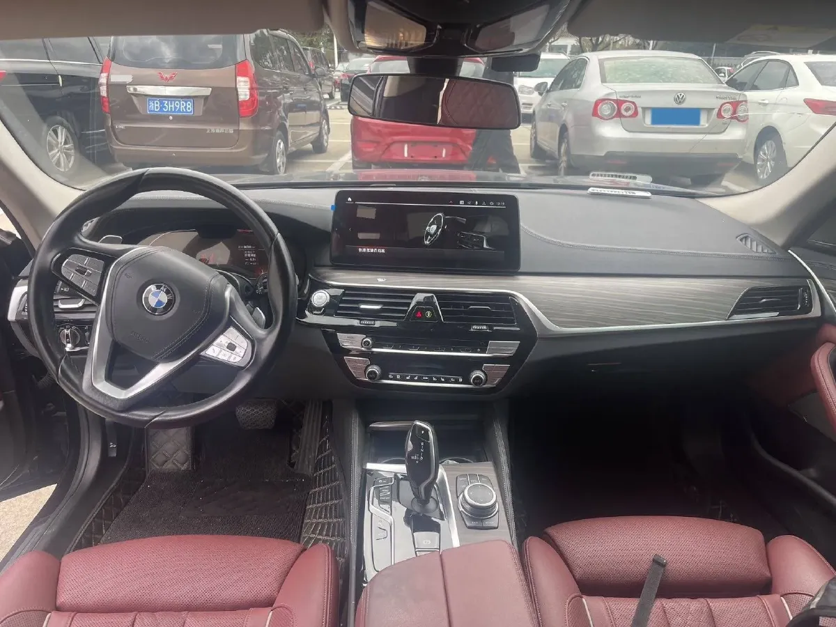 2022 BMW 5 Series 2.0T 252HP L4 8AT,autocango,china used car exporter,china ev exporter,chinese used car exporter,chinese used ev exporter
