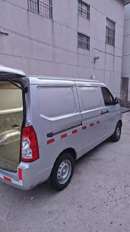 2022 WuLing RongGuang S 1.2L 76HP L4 5MT,autocango,china used car exporter,china ev exporter,chinese used car exporter,chinese used ev exporter