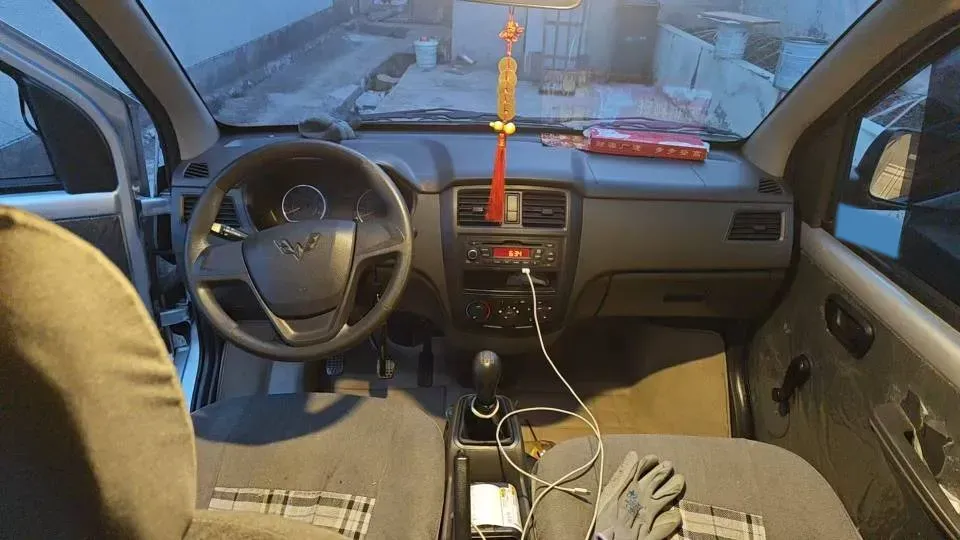 2022 WuLing RongGuang S 1.2L 76HP L4 5MT,autocango,china used car exporter,china ev exporter,chinese used car exporter,chinese used ev exporter